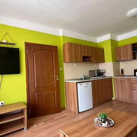 Kasandra 'д' 5 Sunny ساني بيتش